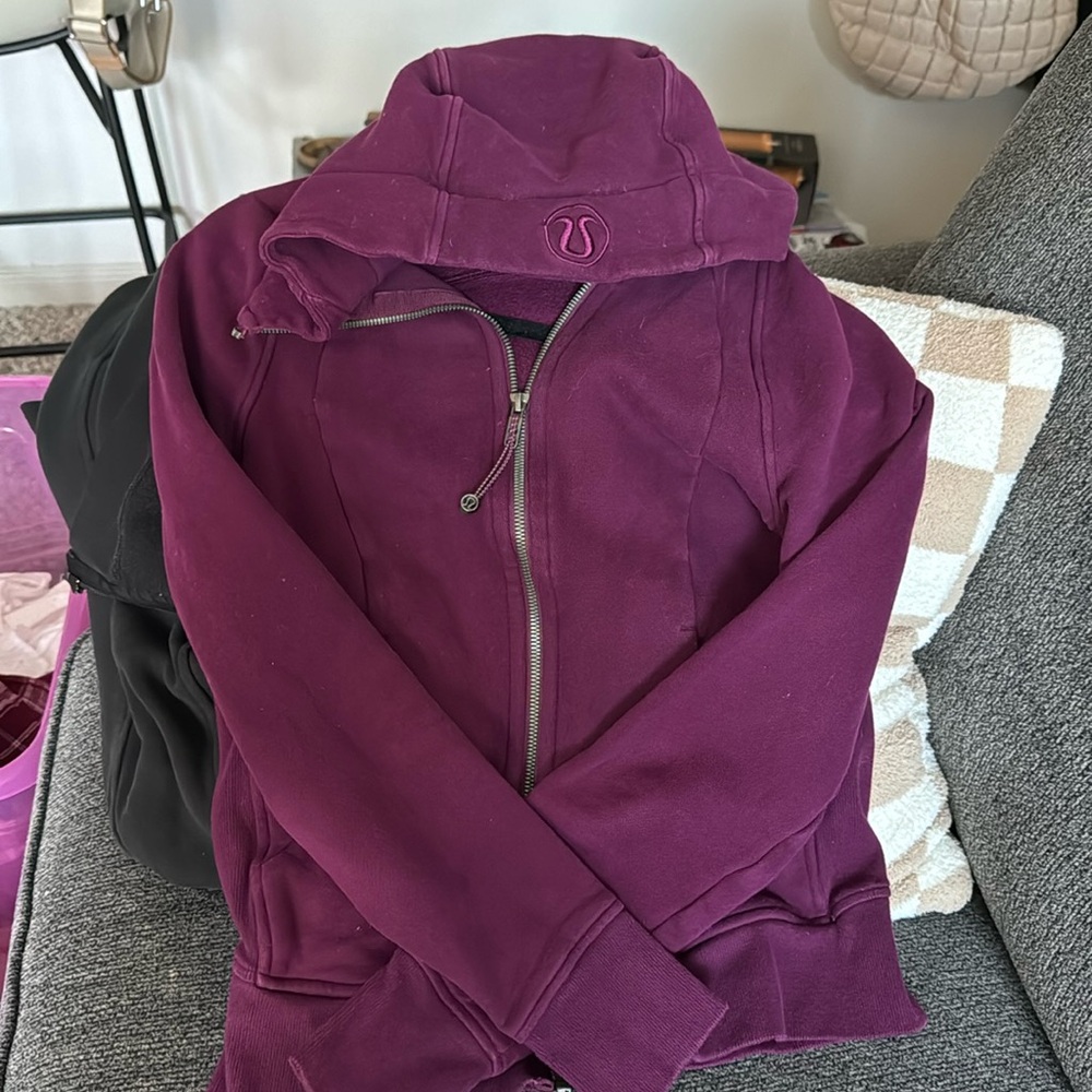 Lululemon Scuba Hoodie; Size 6